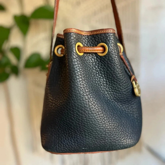 Dooney & Bourke Vintage Navy Blue Leather Drawstring Bucket Medium Crossbody Bag - Picture 7 of 16
